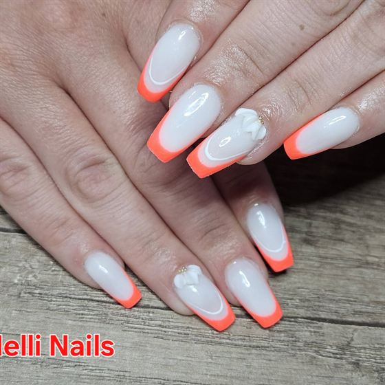 Fehér-narancs francia műköröm – Nelli Nails, Hidas